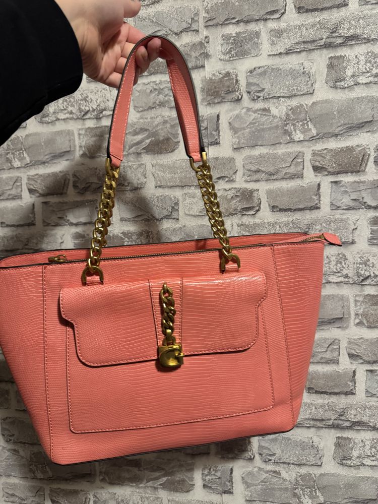 Нова чанта guess