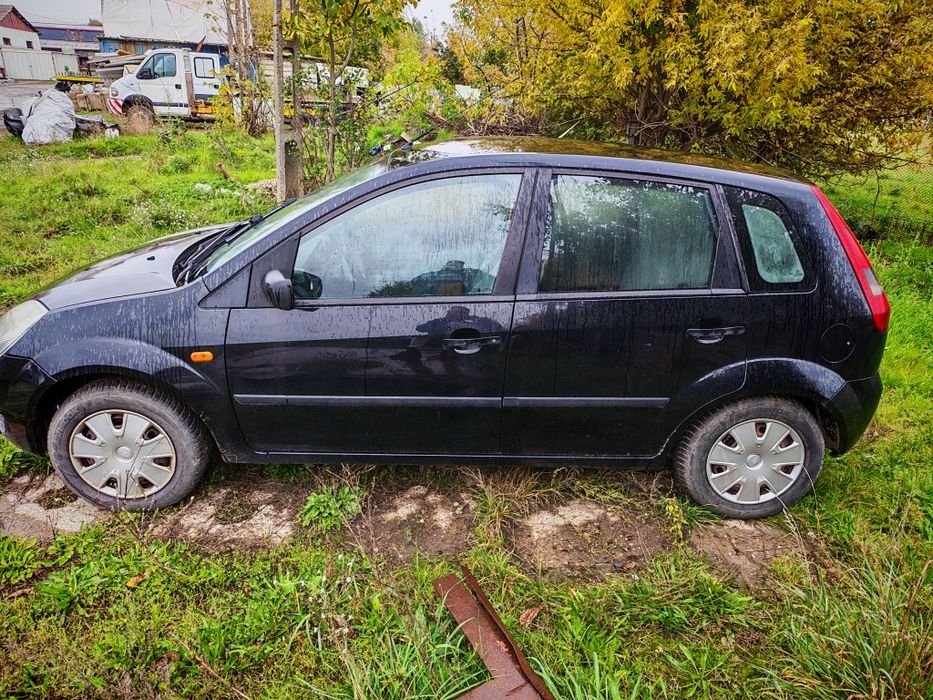 Vând Ford Fiesta