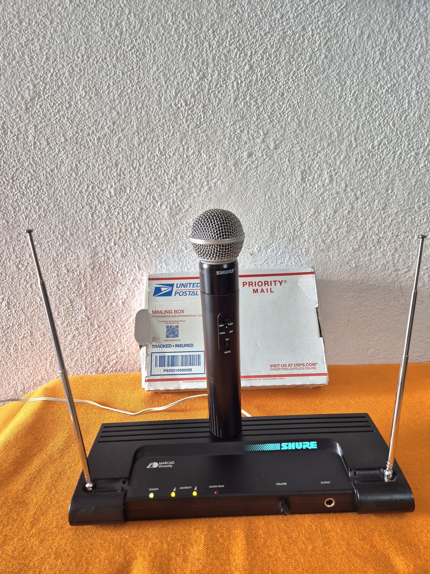 Microfon pt voce Shure T2-w cu Sm 58