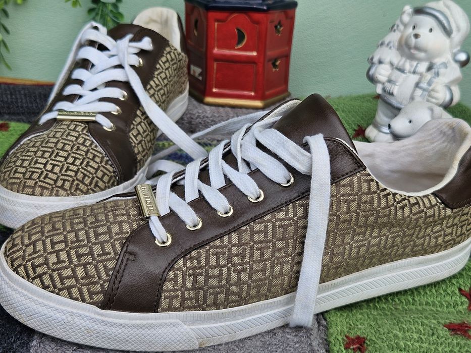 Tommy Hilfiger оригинални кецове N43,5