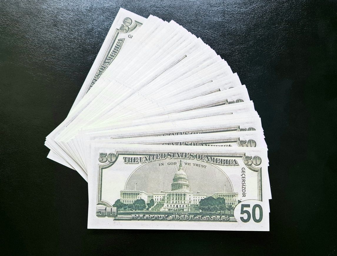 Пачки от реквизитни долар банкноти за сватби или видеозаснемане