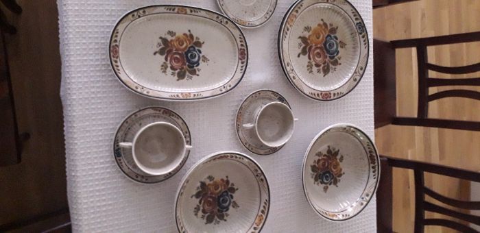 Serviciu de masa pentru 14 persoane din ceramica, rustic si frumos