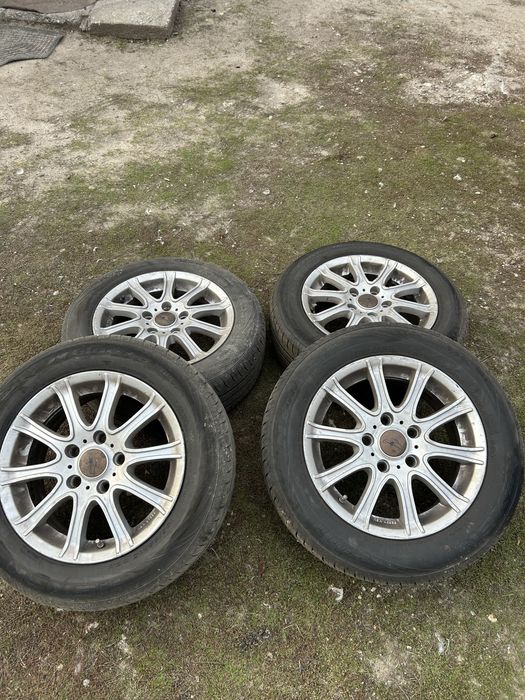 Vând jante 5x114,3 cu cauciucuri de vară 185/65R15 ca noi