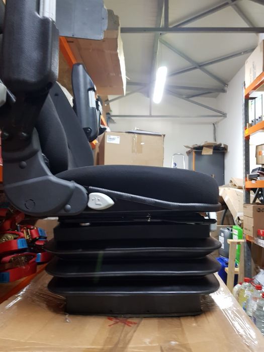 Scaun perna tractor utilaje agricole cu cilindru hidraulic preț 2750 c