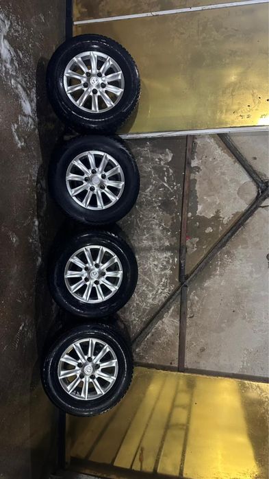 Шины с дисками на Крузак 200 — пробег 1 сезон, отличное состояние