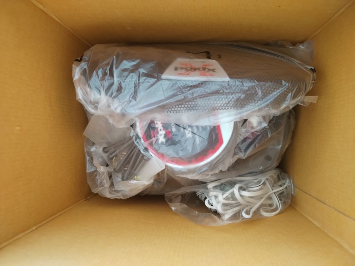 Vând 2 Boxe Sony xplod 230w!!! NOI..