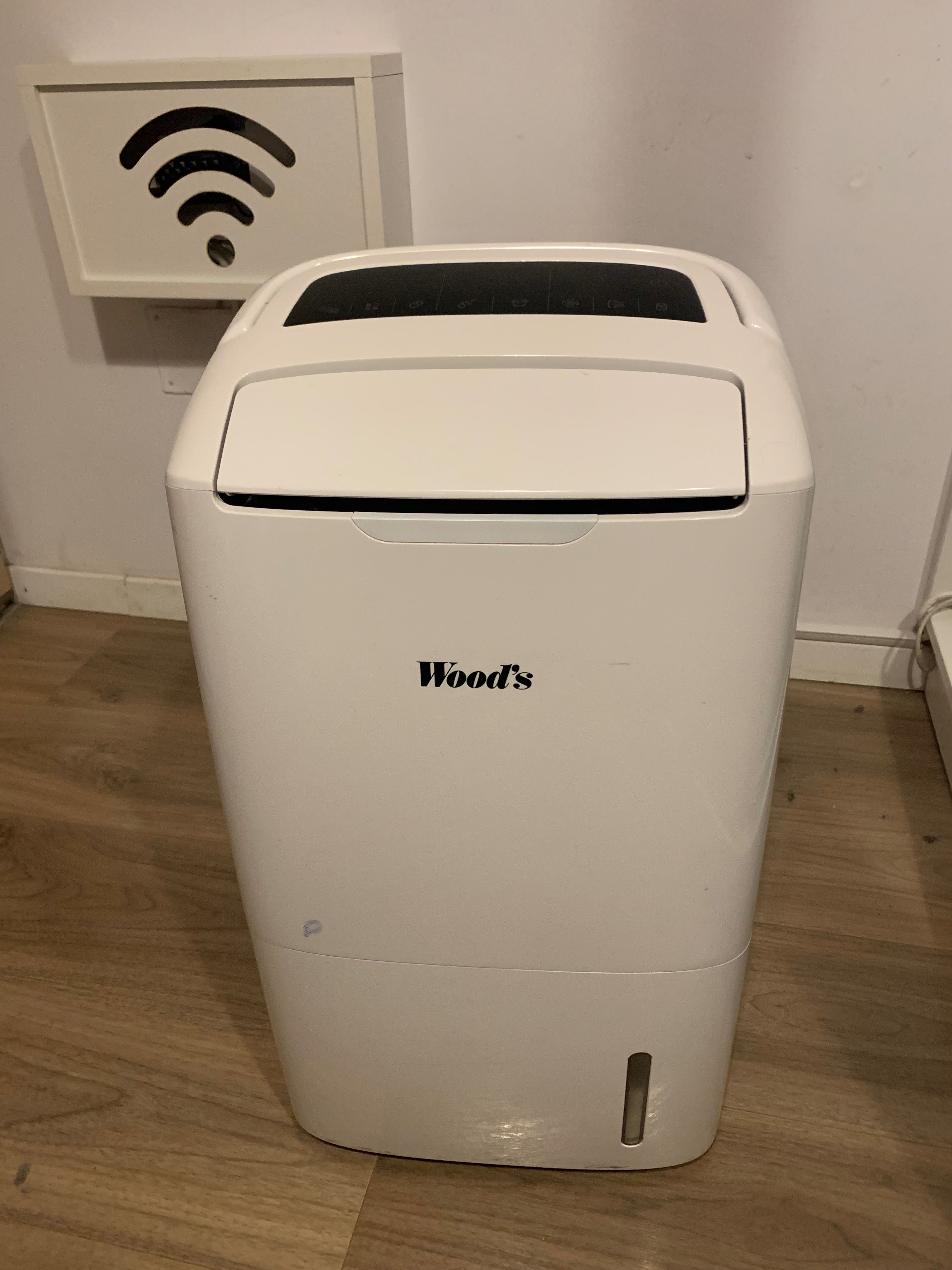 Dezumidificator si purificator Woods AD 20G