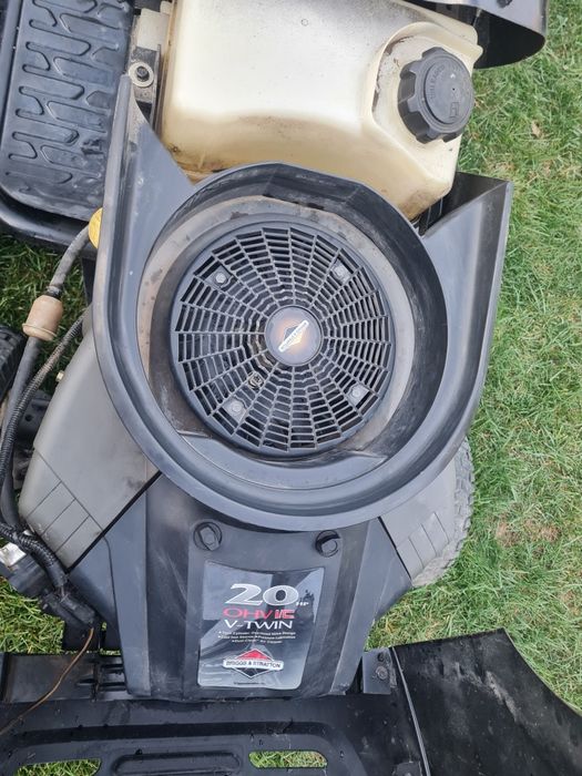 Tractoras gazon mcculloch husqvarna de tăiat iarba motor 2 pistoane
