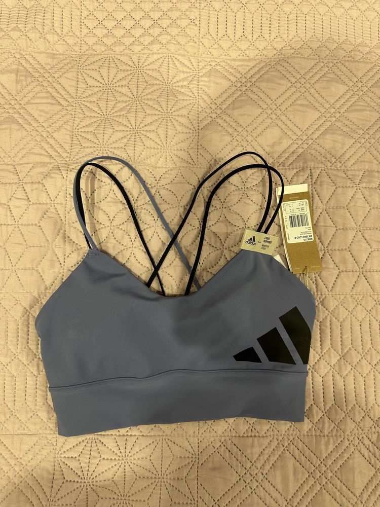 Нови Бюстиета Nike и Adidas с етикети
