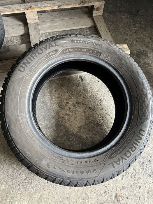 2 anvelope de iarna 185/65/15 Uniroyal dot 2022!