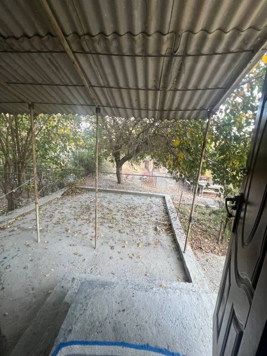 Tez sotiladi 1 qavatda 2 xona 3 xona qilingan