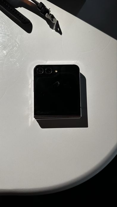 Продам Samsung Galaxy Flip 5