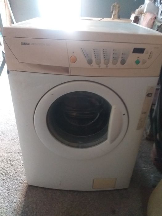 Продам стиралку ZANUSSI 900
