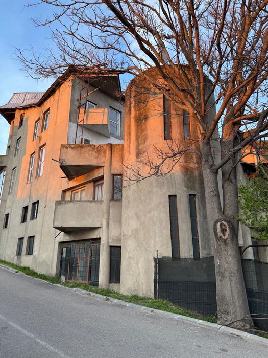 Casa de vânzare foarte spațioasă