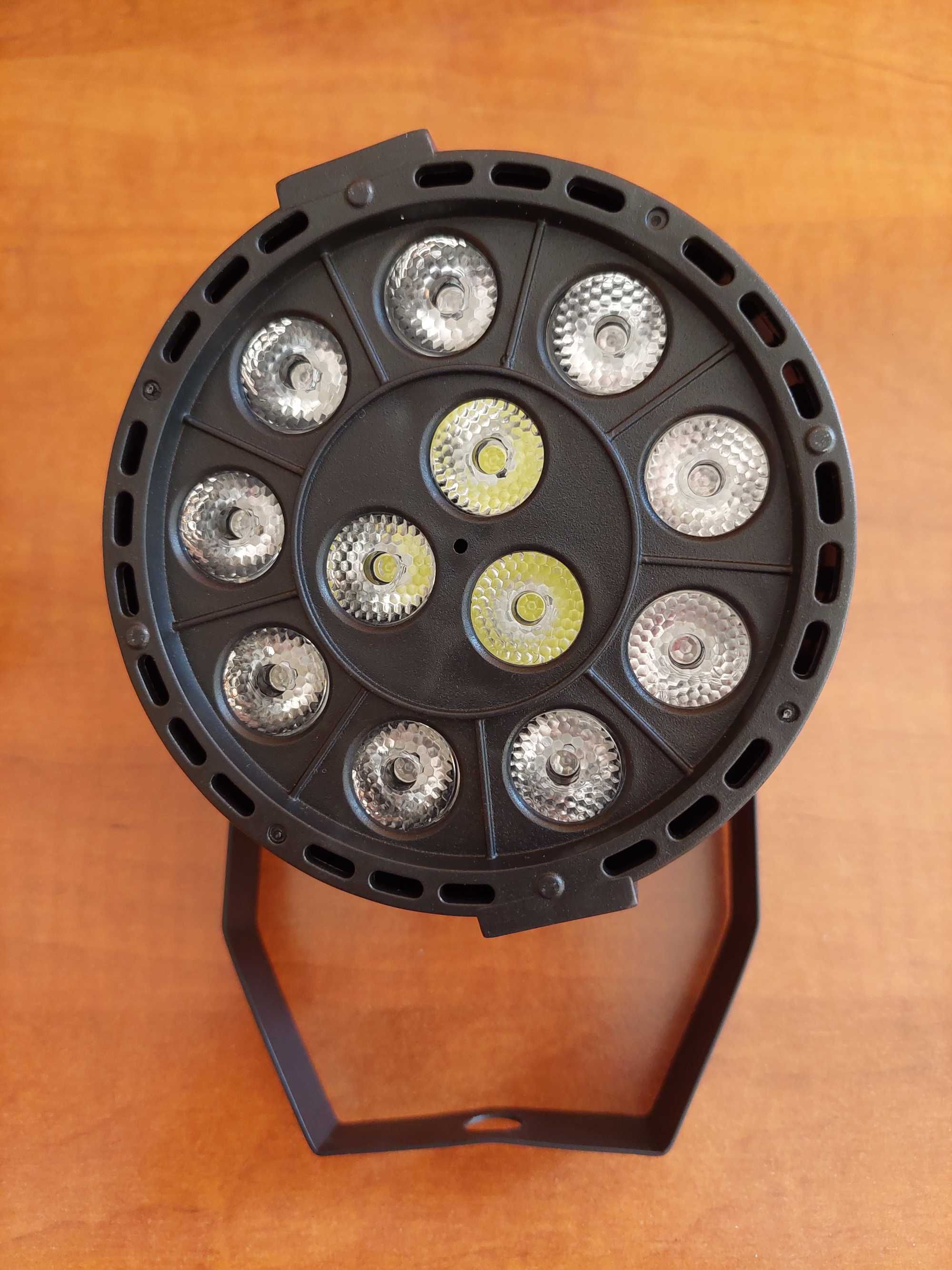 Продавам стойка, LED PAR осветление и USB to DMX 512 Interface