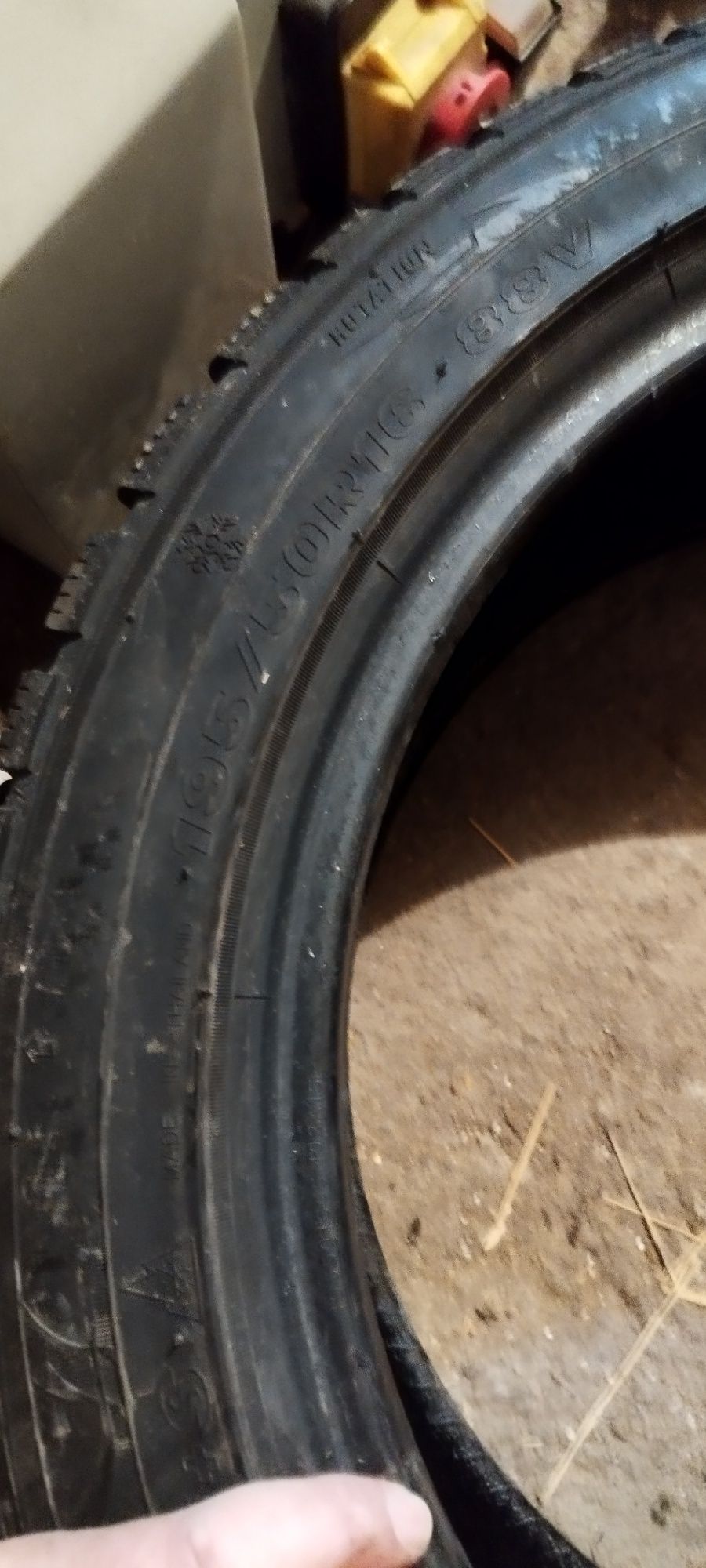 Зимни гуми maxxis 2бр. 195/50/16