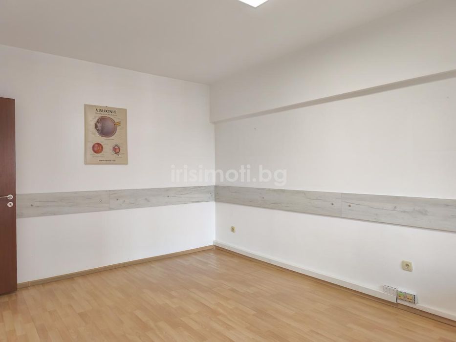 Под наем офис, €1000, 152кв.м. в Лагера