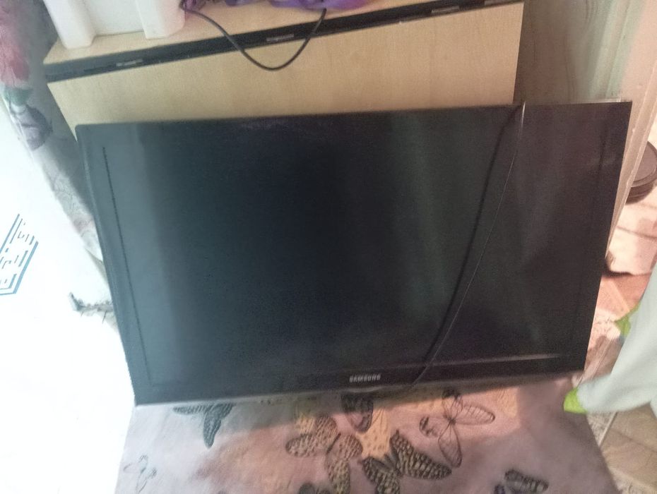 Продам телевизор на запчасти