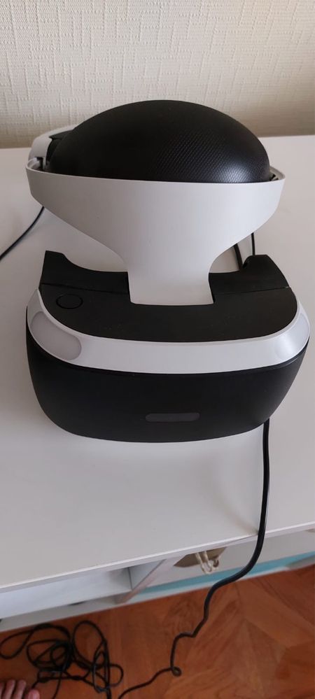 Play Station 4 комплект:VR, 2 move, 11 дисков.
