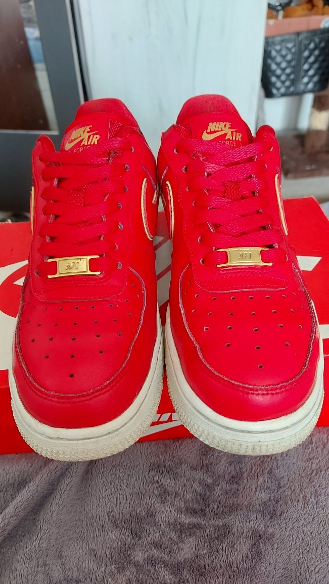 Дамски маратонки NIKE AIR FORCE 1