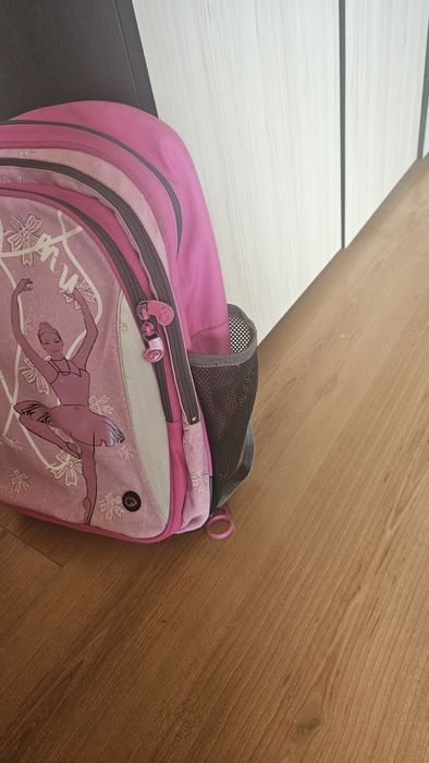 Ученическа раница с анатомичен гръб+ подарък