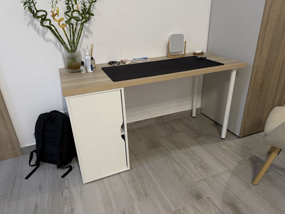 birouri IKEA – alb + stejar, foarte bine întreținute