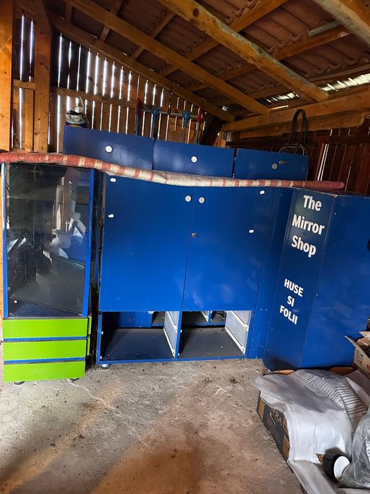 Stand comercial / insula geamuri securizate