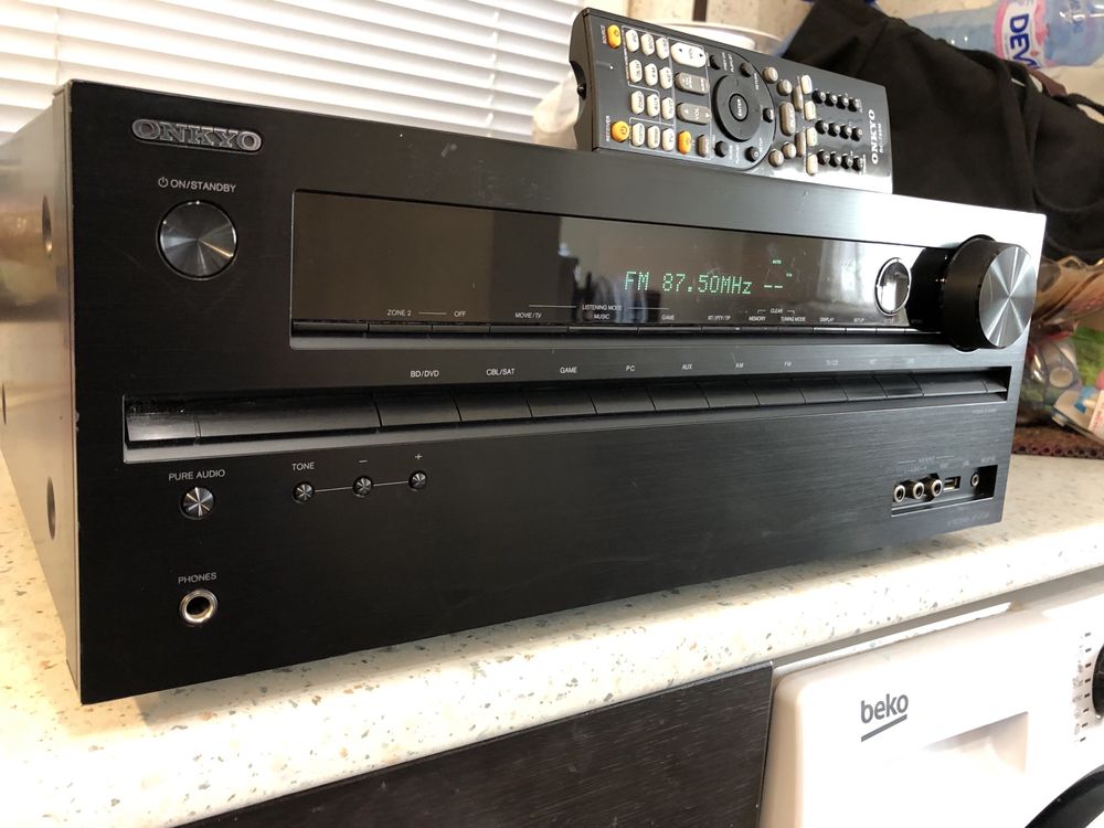 Onkyo HT-R758 resiver