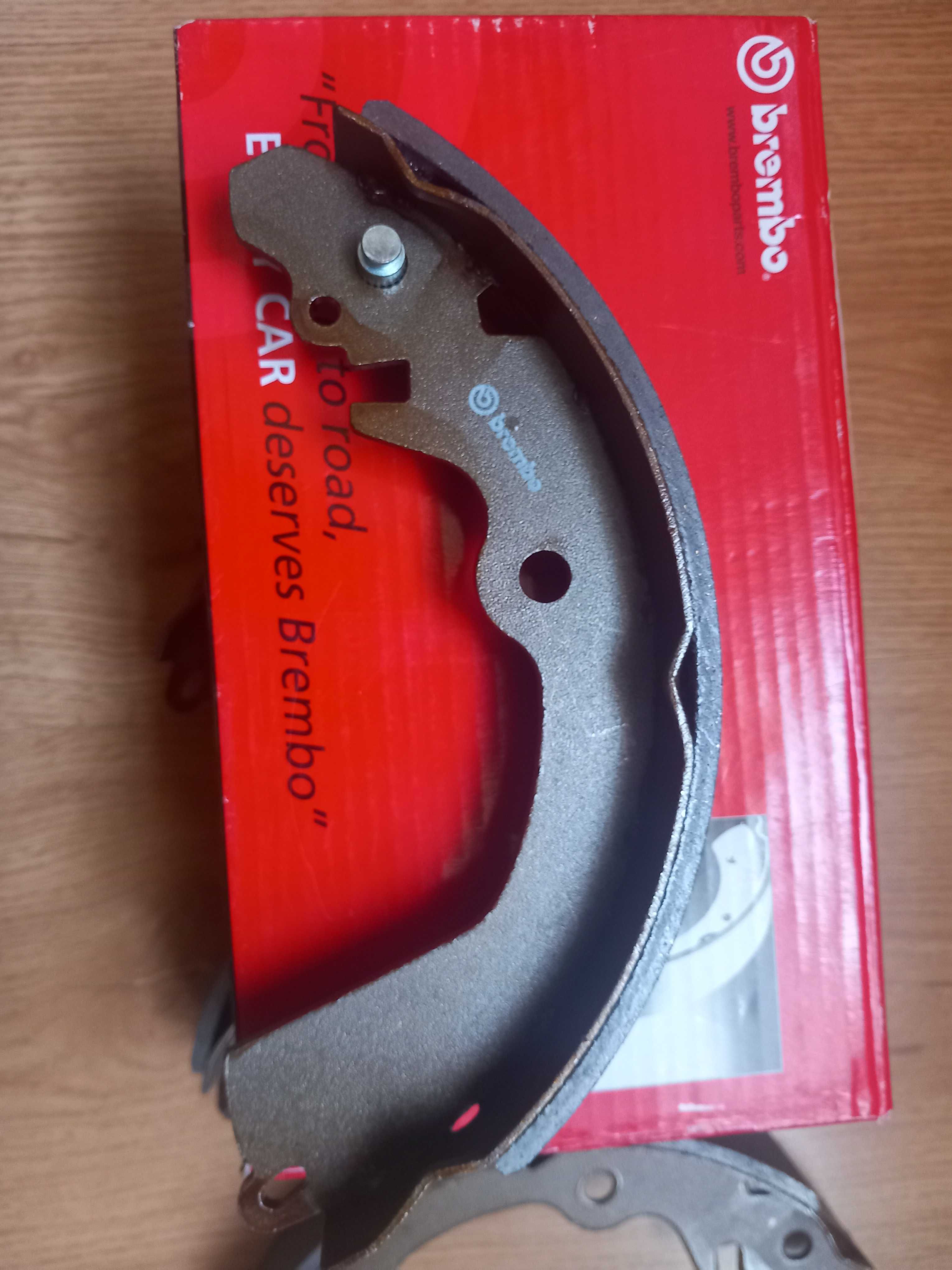 Накладки за Mitsubishi Carisma