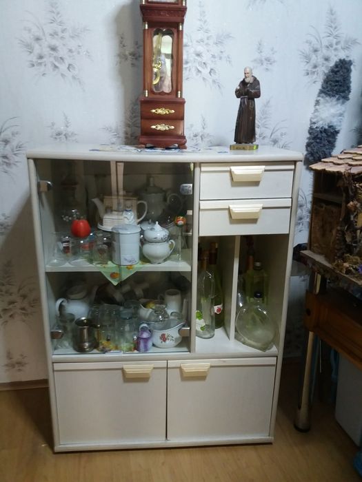 vand vitrina alba pt.camera tineret