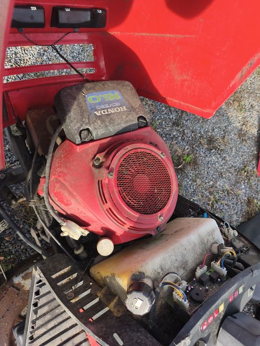 Tractoras gazon honda 2216