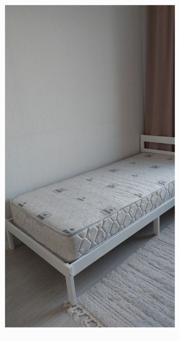 Продаю кровать 90×200 с матрасом