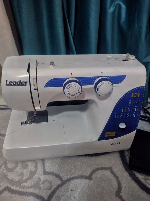 Швейная машина Leader