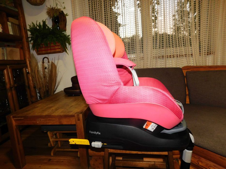 Pachet Maxi Cosi: scaun auto Pearl (9-18 kg) + bază ISOFIX