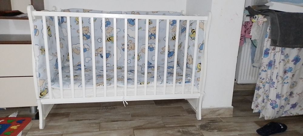 Vând pătuț pentru bebeluș