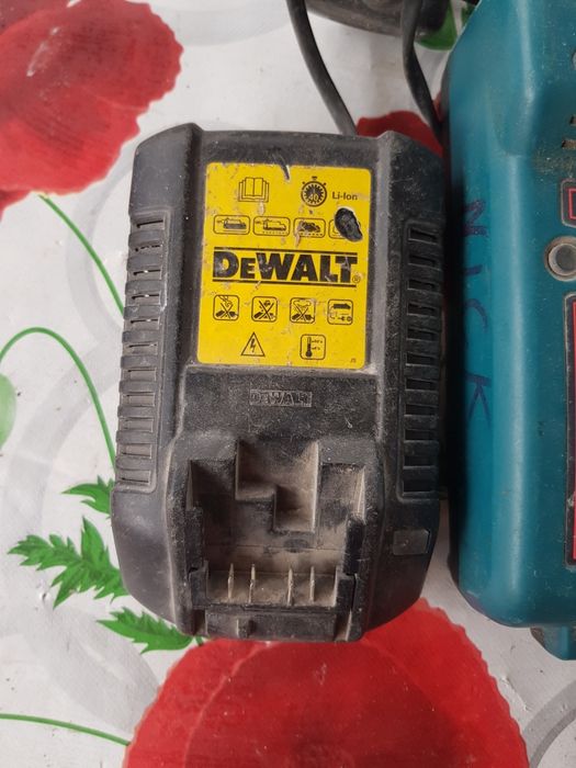 Incarcatoare makita si dewalt