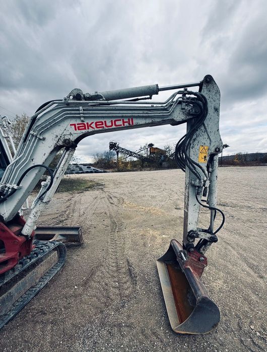 Vând miniexcavator Takeuchi 230