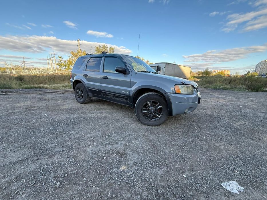 Форд эскайп 2001 г.в. На ходу, в хорошем состоянии. Небольшой торг.