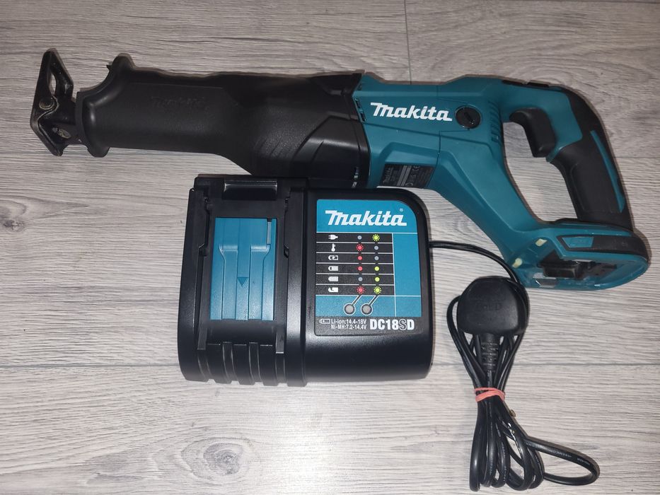 Fierastrau sabie+Încarcator Makita18v