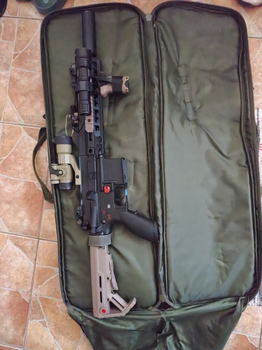 Arme Airsoft cu toate accesoriile