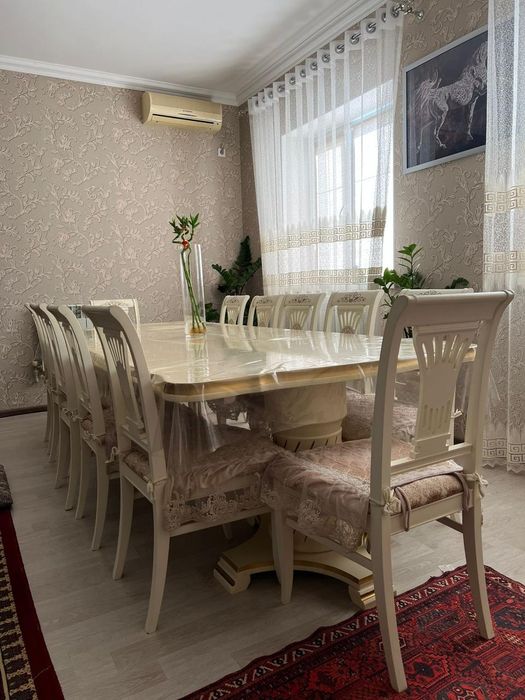 Продаю стол со стульями