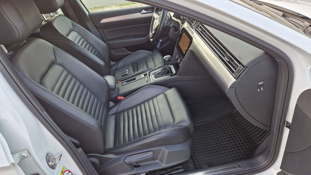 VW Pasat B-8. Highline-2.0-TDI*Alb Perlat*DSG*Acc*Virtual*Matrix*PIELE