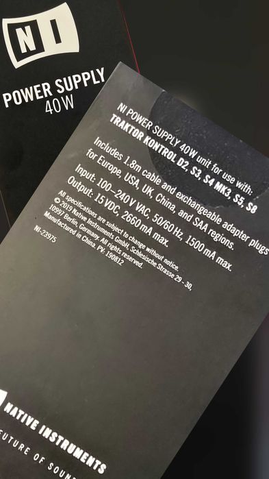 Native Instruments Traktor Kontrol S2 MK3 + POWER SUPPLY 40 W