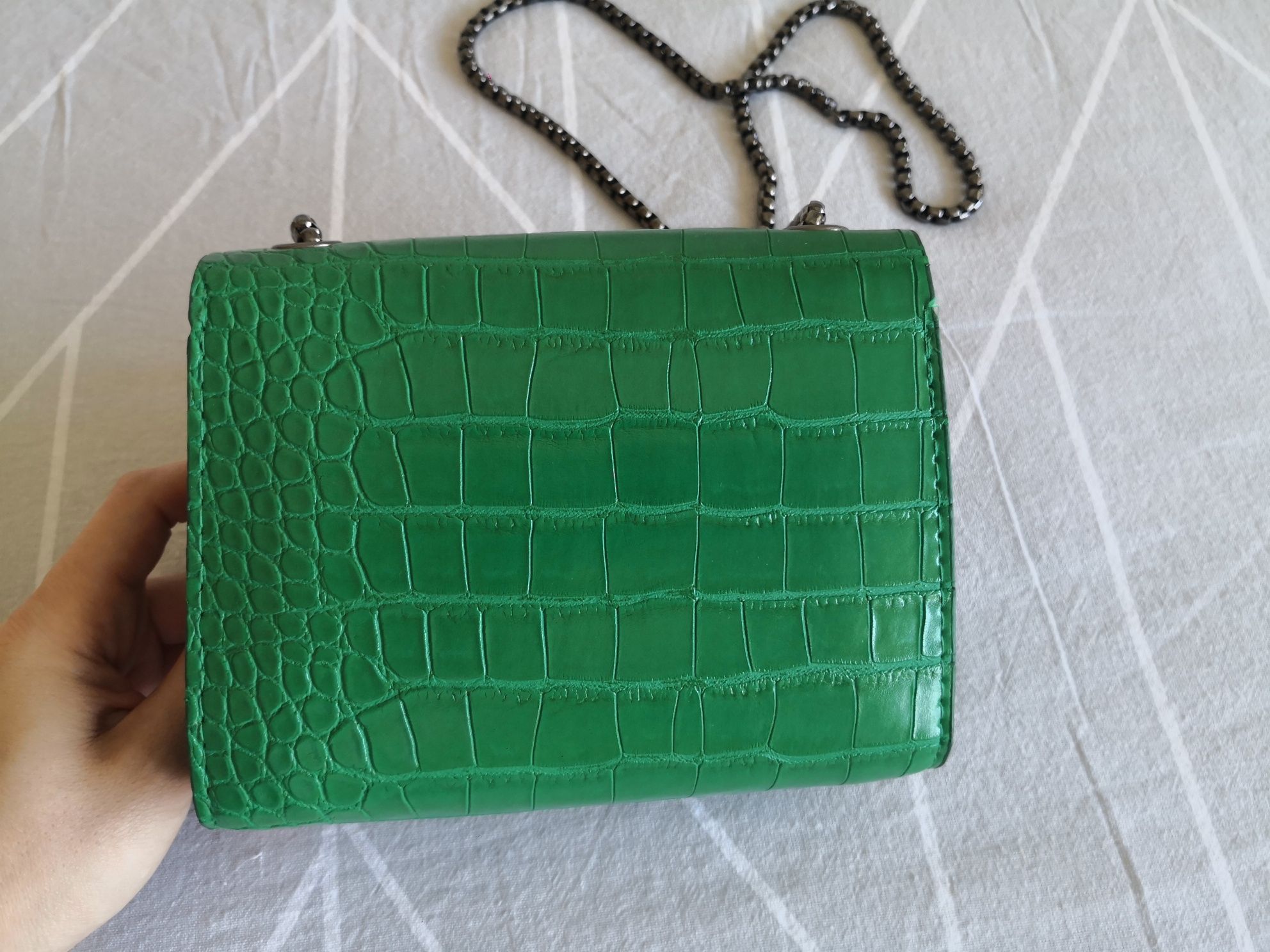 Малка зелена чантичка