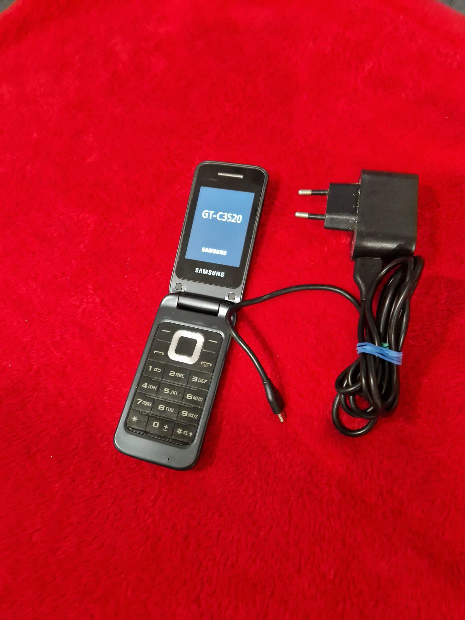 Telefon cu clapeta GT-C3520 cu display mare