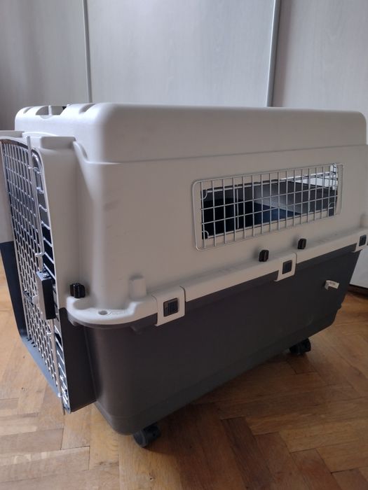 Транспортна клетка за куче на колелца