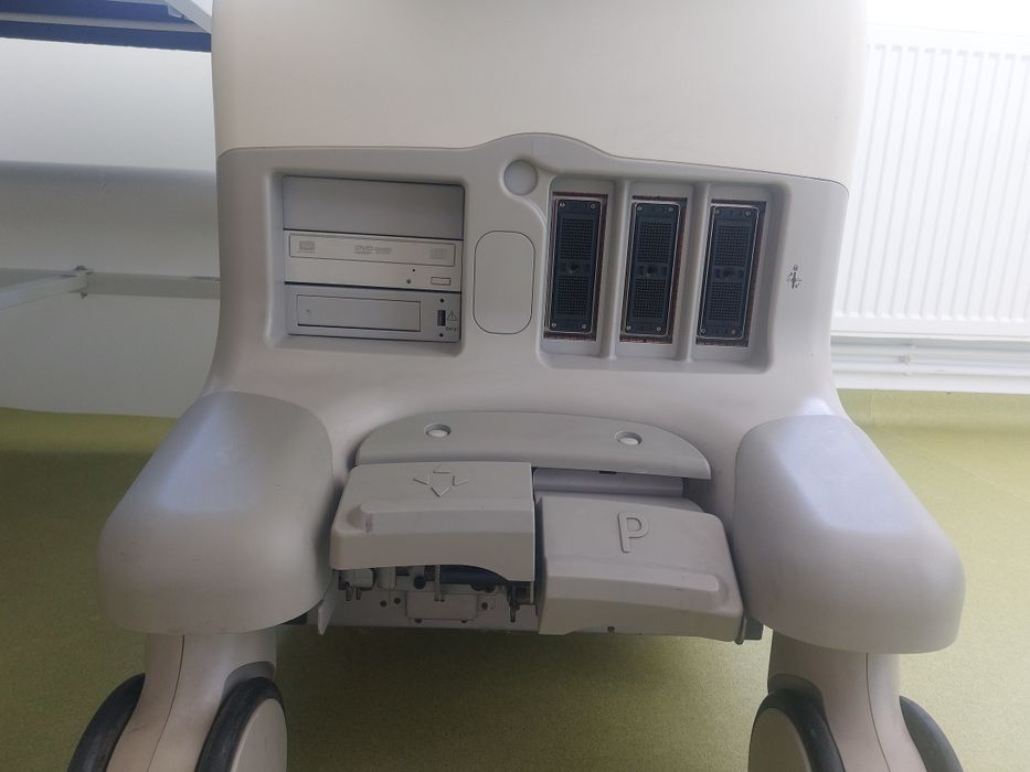 Vând Ecograf LogiqS6 stare bună, achiziționat din Germania, fără sonde