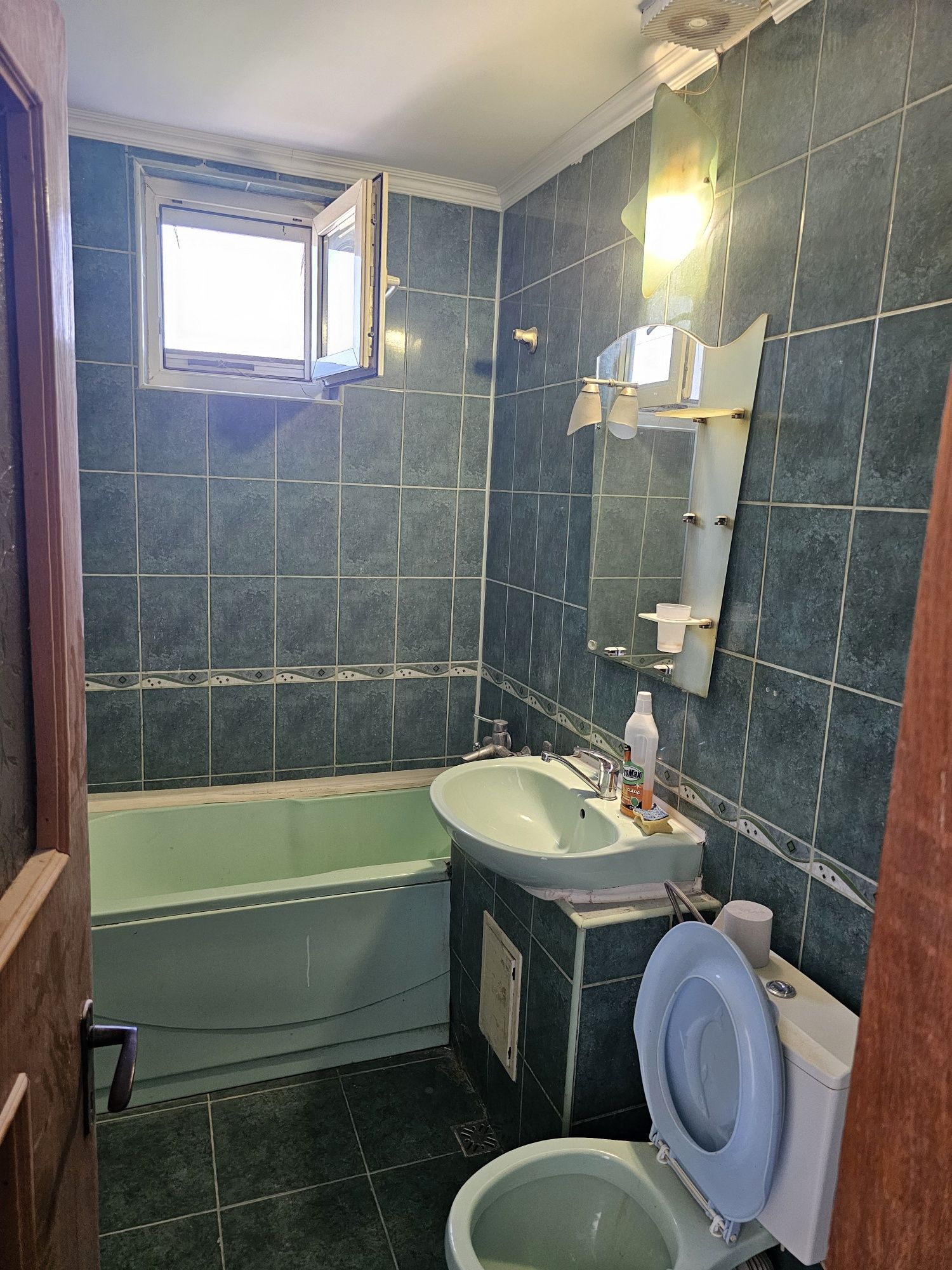 Vand apartament 2 camere decomandat