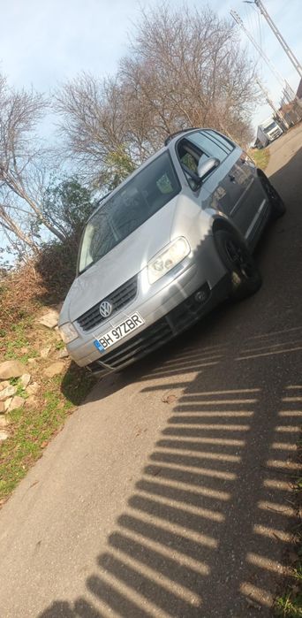 Vând Volkswagen Touran an 2006 motor 1.9 TDI 6+1 Trepte