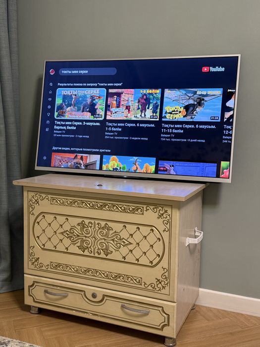 Телевизор Sony хороший как новый подержвает ютуб флешку ,